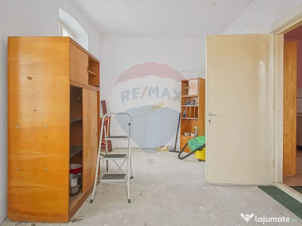 Casă de vânzare în centrul localității Prejmer, tere...