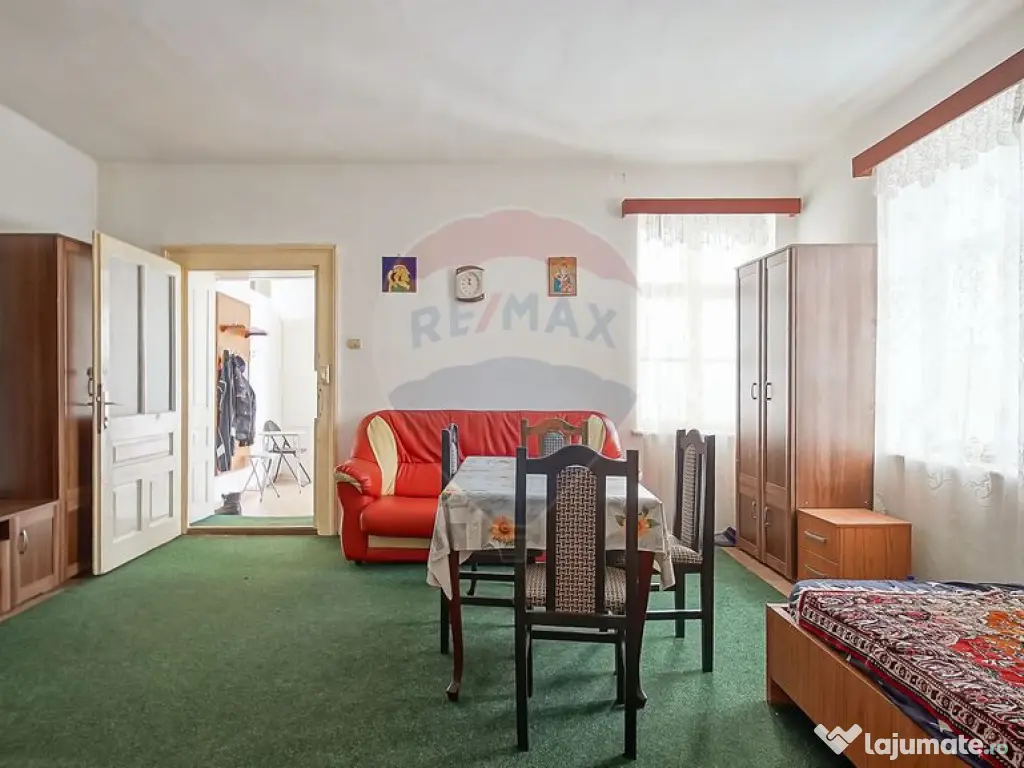 Casă de vânzare în centrul localității Prejmer, tere...