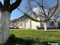 Casă de vânzare cu teren generos – la doar 15 minute de