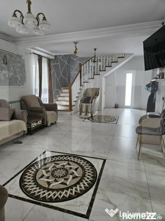 Proprietate modernă cu două locuințe – Zonă Centrală