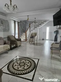 Proprietate modernă cu două locuințe – Zonă Centrală