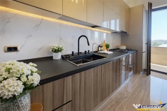 Lux Class, zona Coresi, Tractorul Brasov