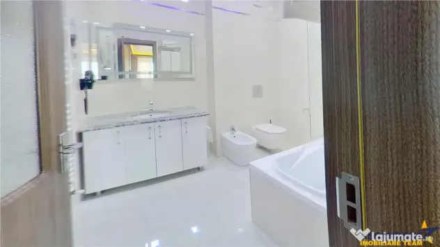 Lux Class, zona Coresi, Tractorul Brasov