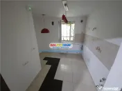 Apartament 3 camere decomandat,etaj 1,Titan , Metrou 1 Decem 