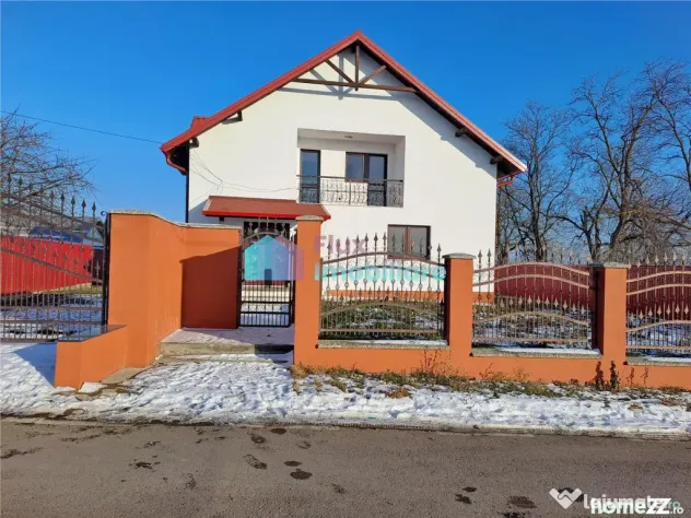 Vila spatioasa in Liteni Moara