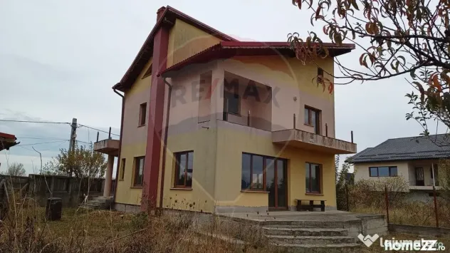 Vanzare Casă / Vilă 5 camere Saftica Primarie