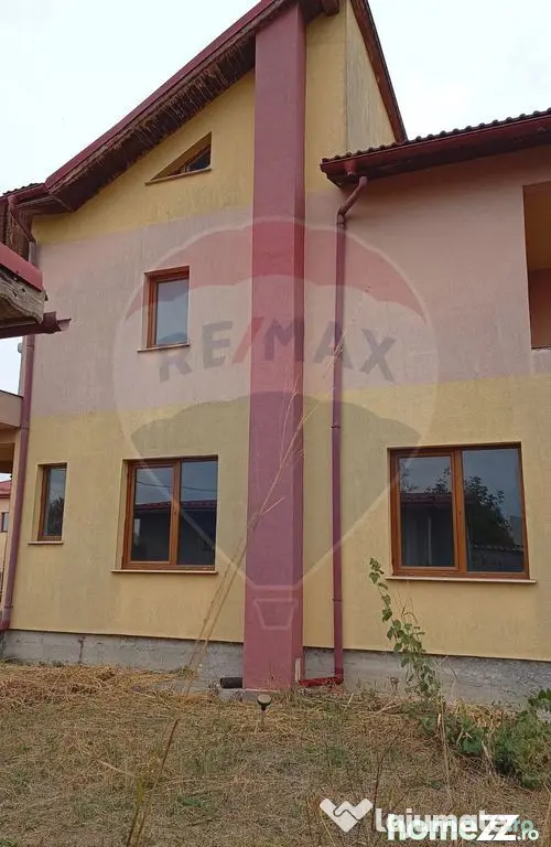 Vanzare Casă / Vilă 5 camere Saftica Primarie