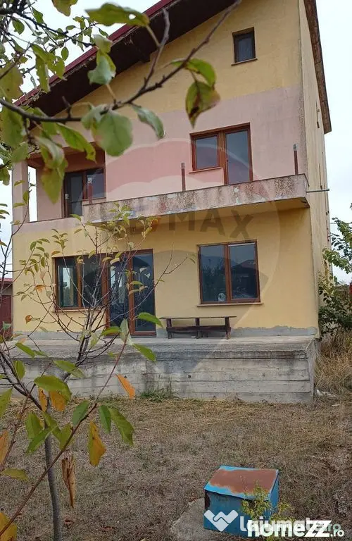 Vanzare Casă / Vilă 5 camere Saftica Primarie