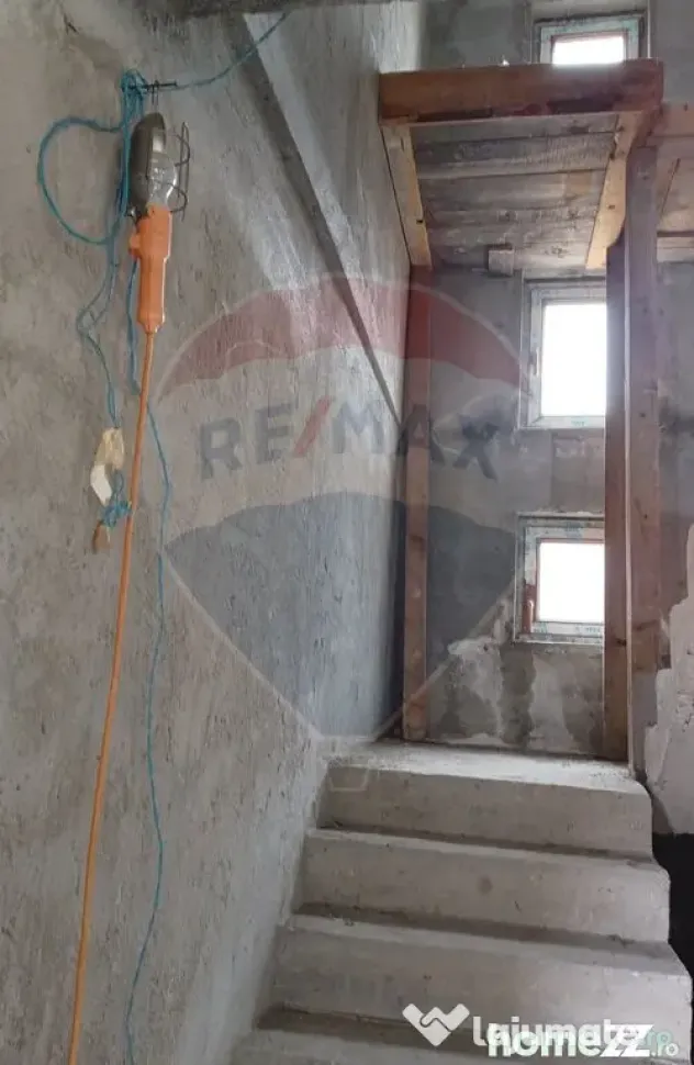 Vanzare Casă / Vilă 5 camere Saftica Primarie