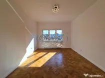 Proprietate renovata cu boxa generoasa pe Bulevardul 21 Dece