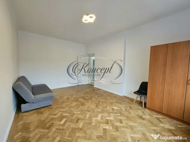 Proprietate renovata cu boxa generoasa pe Bulevardul 21 Dece