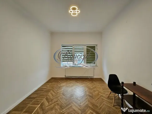 Proprietate renovata cu boxa generoasa pe Bulevardul 21 Dece