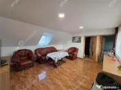 Apartament cu 3 camere decomandate la casa cu curte zona Tre 