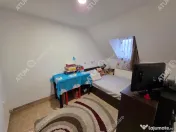 Apartament cu 3 camere decomandate la casa cu curte zona Tre 