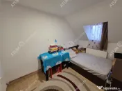 Apartament cu 3 camere decomandate la casa cu curte zona Tre 