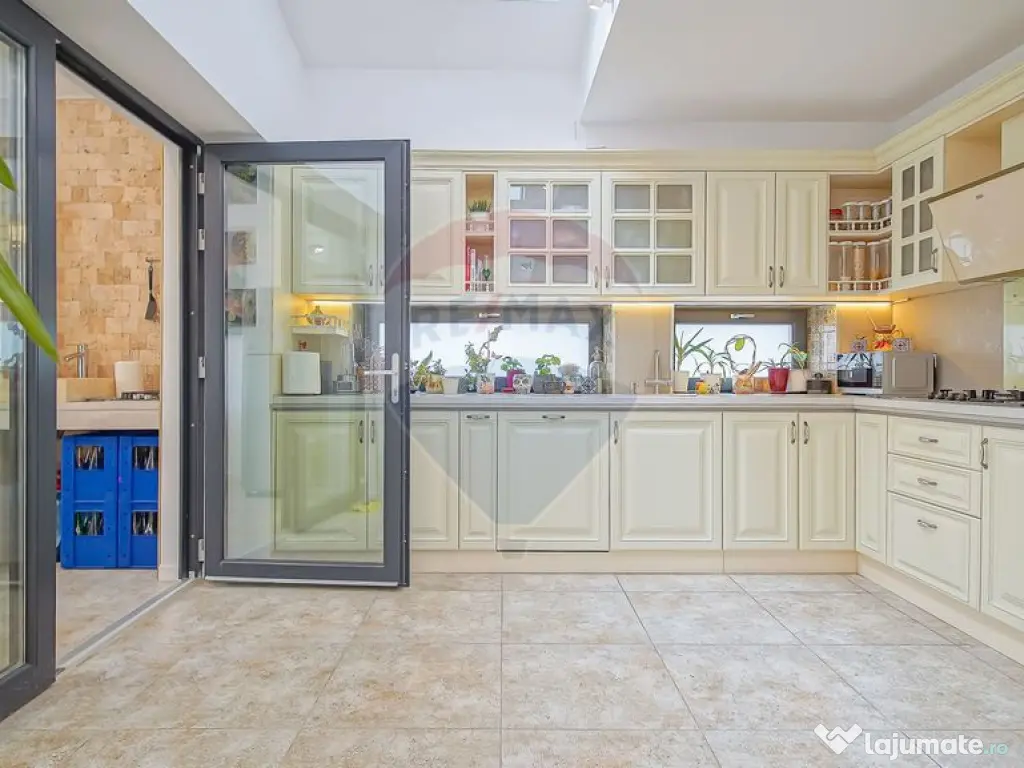 Casă premium cu 270 mp utili, 7 camere ,curte generoasă...