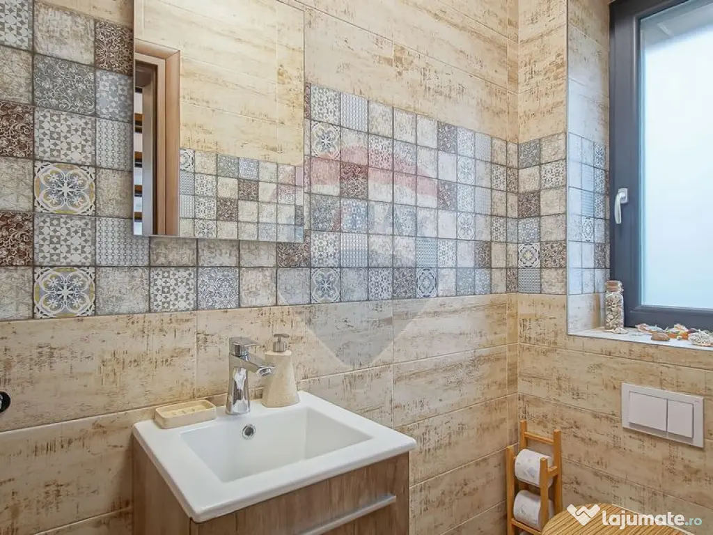 Casă premium cu 270 mp utili, 7 camere ,curte generoasă...