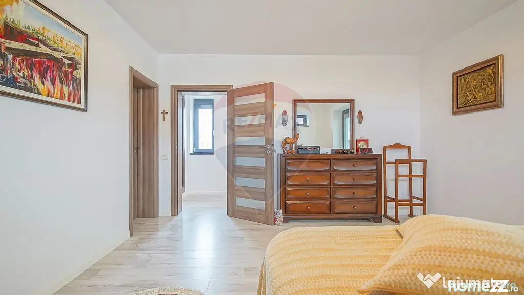 Casă premium cu 270 mp utili, 7 camere ,curte generoasă...