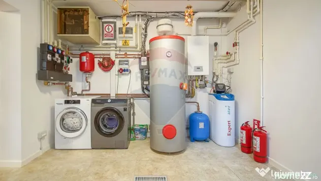 Casă premium cu 270 mp utili, 7 camere ,curte generoasă...