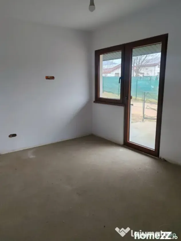 Casă nouă pe parter, curte de 500 mp, încălzire în pard