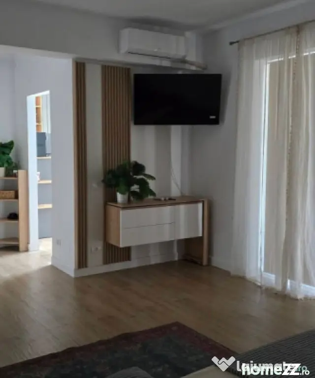 Garsoniera decomandata, 38 mp utili, balcon 7 mp, zona Calea - Craiova (Dolj)