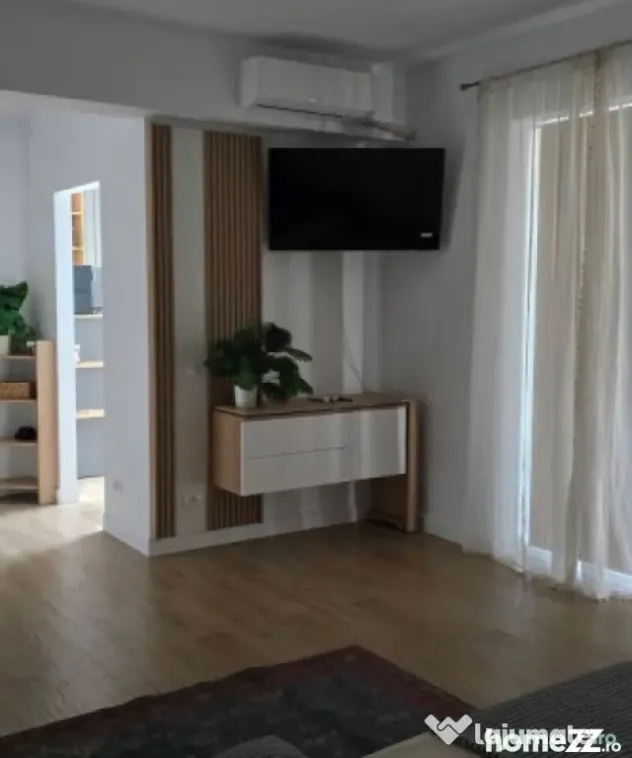 Garsoniera decomandata, 38 mp utili, balcon 7 mp, zona Calea - Craiova (Dolj)