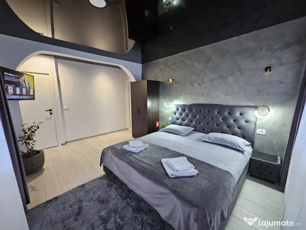 Cabana 15 persoane | 7 camere | 6 băi | Living pentru petreceri | Terase Grătar
