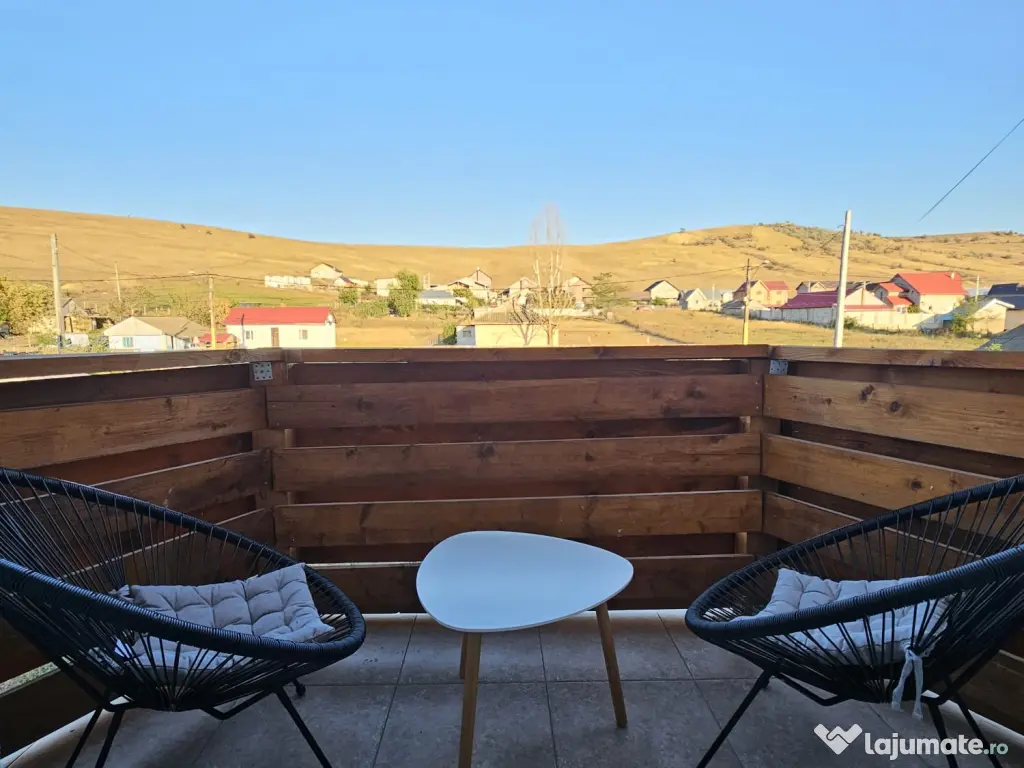 Cabana 15 persoane | 7 camere | 6 băi | Living pentru petreceri | Terase Grătar