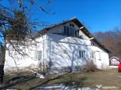 Moșia boierească din vârf de deal, Scorțeni - Prahova, c 