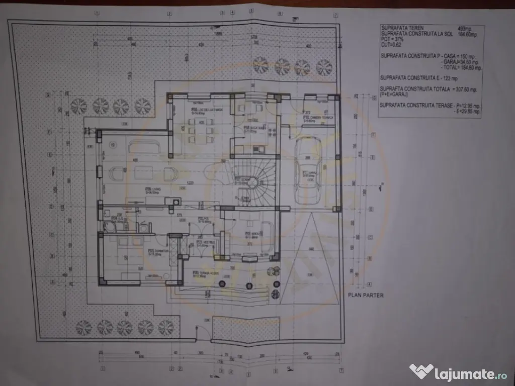 Casă la roșu cu posibilitate de personalizare proprie-tere
