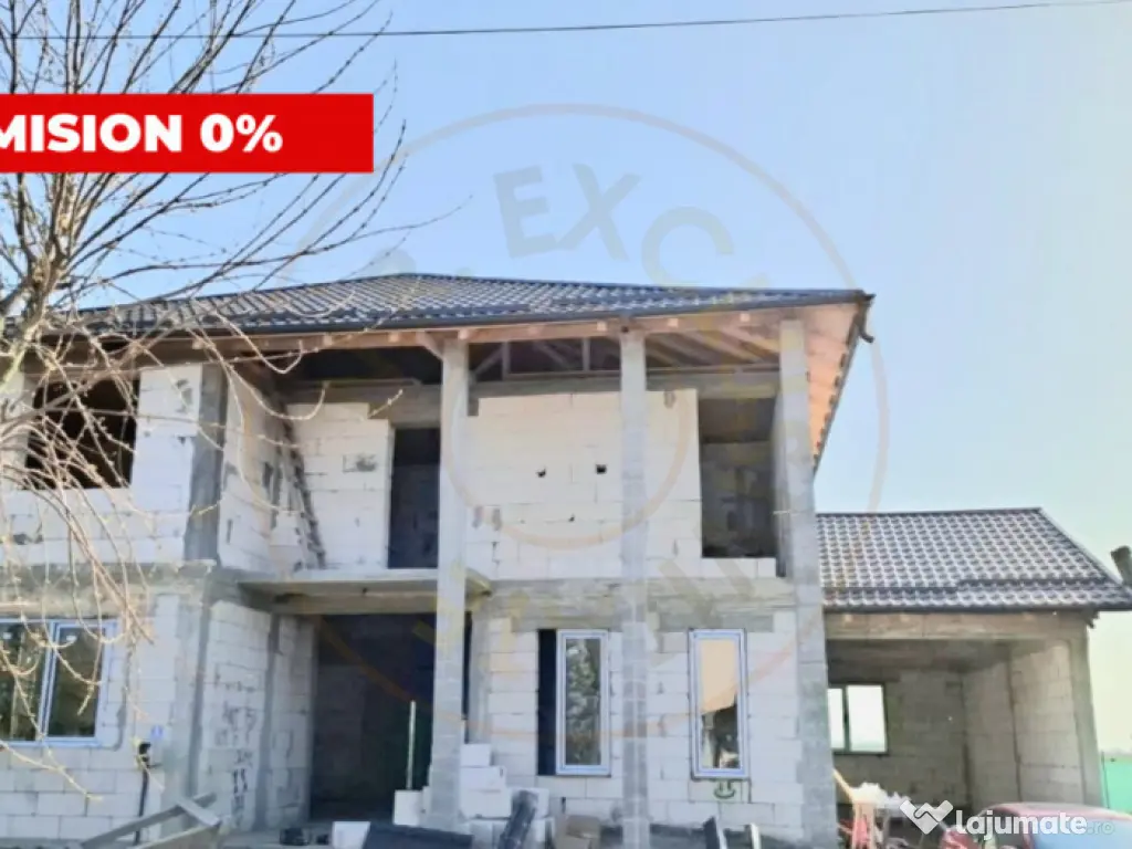 Casă la roșu cu posibilitate de personalizare proprie-tere