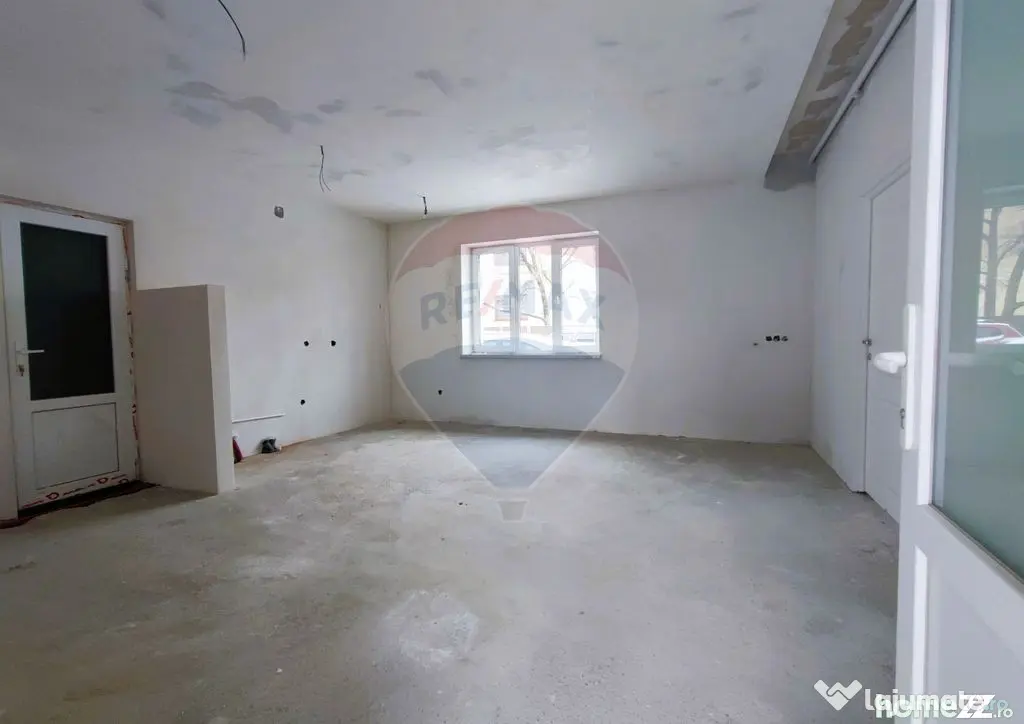 Apartament cu 3 camere,la parter, pe strada Morilor nr.10...