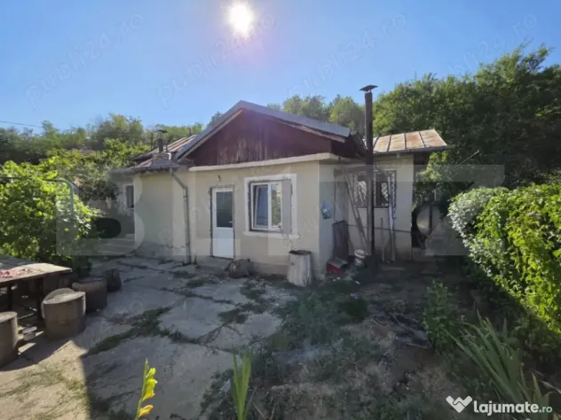 Casă 70 mp– Valea Caselor, Dâmbovița