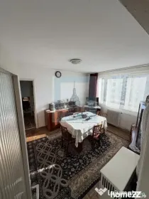 Apartament 3 camere , 60mp, Etj 2/3 - zona Râșnov/ISR