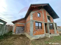 Casă în Vladimirescu, 5 camere, garaj, 1000 mp teren. C...