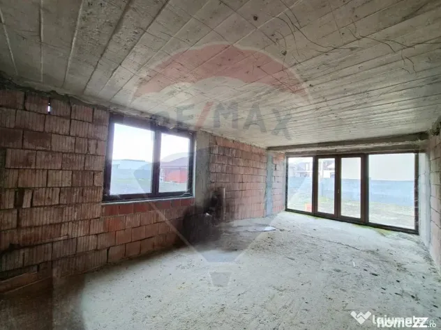 Casă în Vladimirescu, 5 camere, garaj, 1000 mp teren. C...