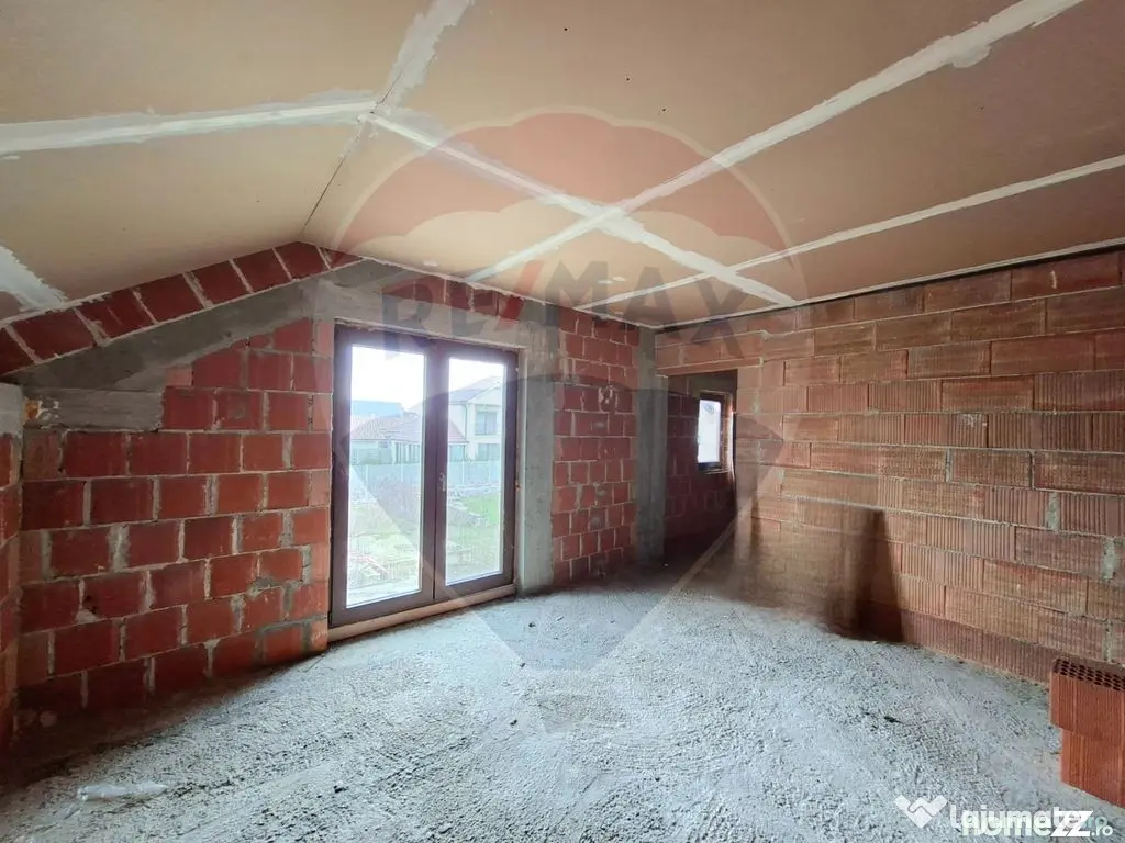 Casă în Vladimirescu, 5 camere, garaj, 1000 mp teren. C...