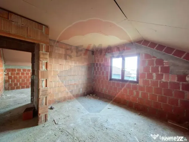 Casă în Vladimirescu, 5 camere, garaj, 1000 mp teren. C...