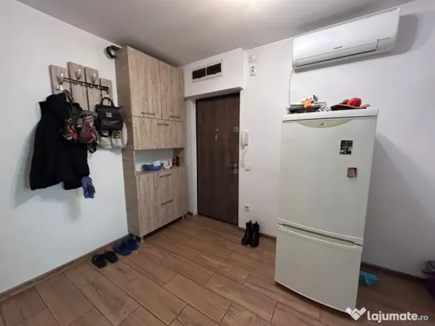 - Apartament 2 camere Renovat Total, zona Garii. Suprafata 4
