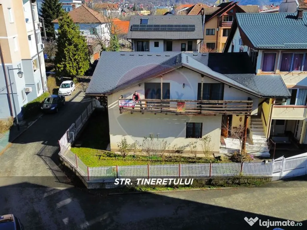 Casă / Vilă cu 5 camere de vânzare în zona Orasul Vechi