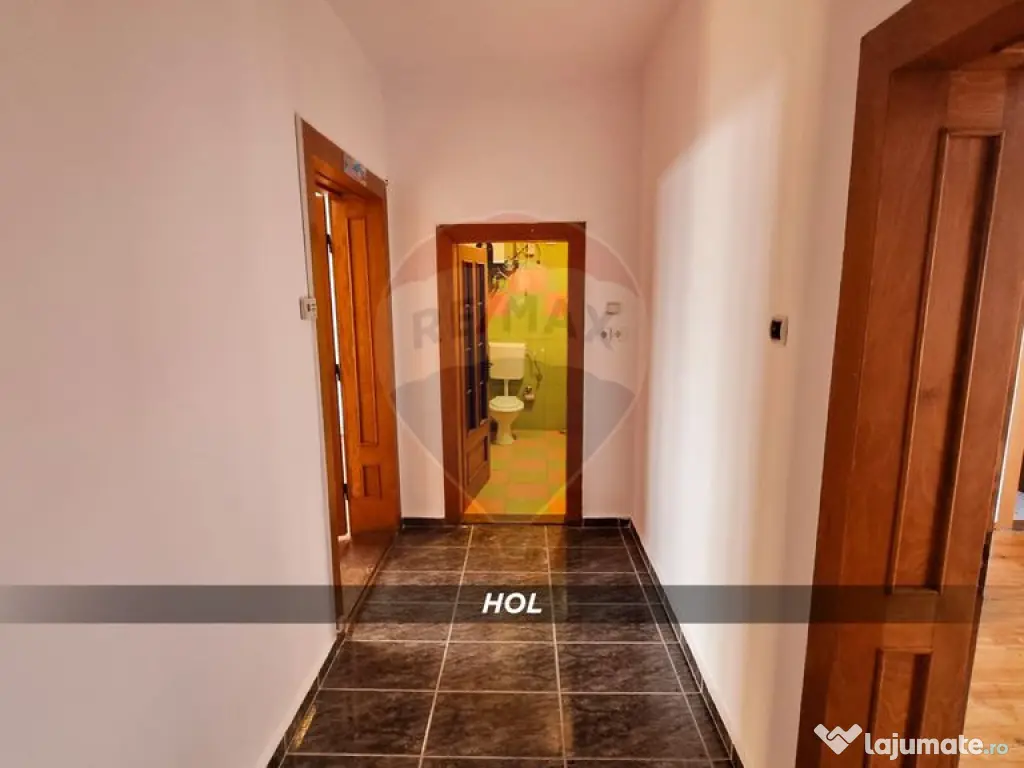 Casă / Vilă cu 5 camere de vânzare în zona Orasul Vechi