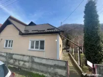 Casă unifamilială cu curte proprie, 100 mp, zona Ferneziu