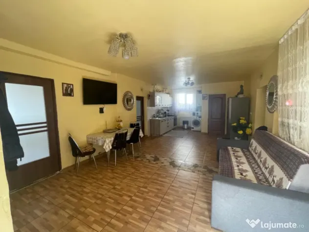 Casă unifamilială cu curte proprie, 100 mp, zona Ferneziu