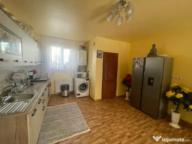 Casă unifamilială cu curte proprie, 100 mp, zona Ferneziu