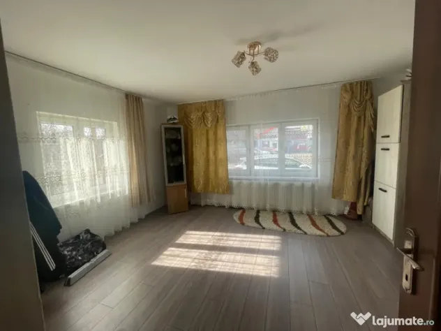 Casă unifamilială cu curte proprie, 100 mp, zona Ferneziu