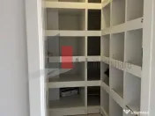 Vanzare apartament 3 camere si curte,loc de parcare Padur... 