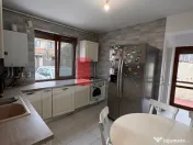 Vanzare apartament 3 camere si curte,loc de parcare Padur... 