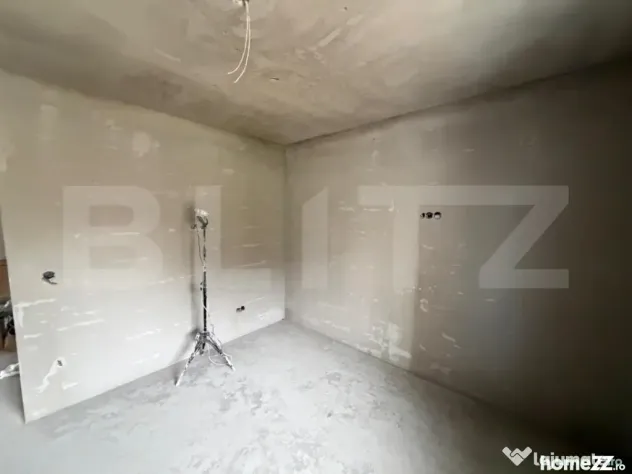 Apartament 4 camere, semifinisat cu garaj si boxa, zona Brad - Zalau (Salaj)