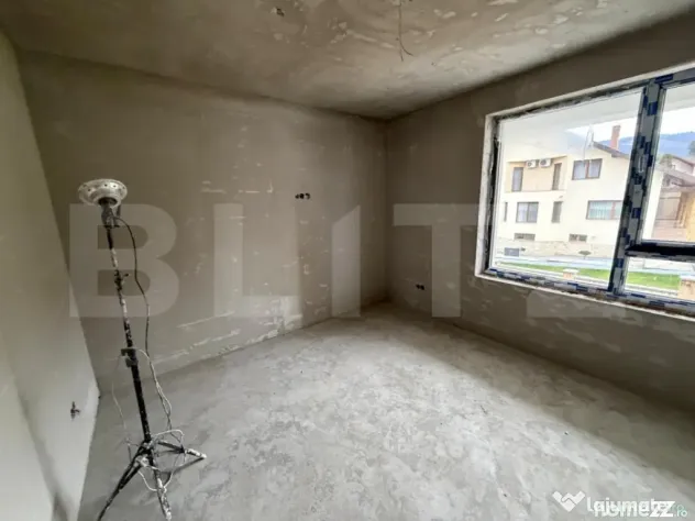 Apartament 4 camere, semifinisat cu garaj si boxa, zona Brad - Zalau (Salaj)