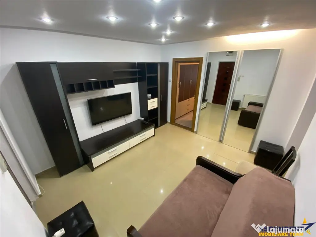 Decomandat, loc parcare, zona Grivitei, Brasov